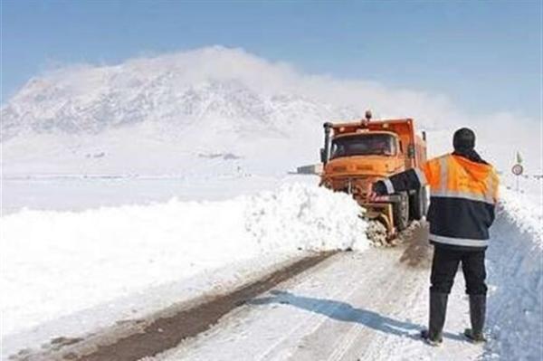 جاده های زنجان گرفتار کولاک زمستانی ، محور تکاب به دندی همچنان مسدود است