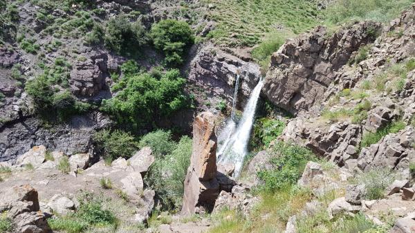 آبشار آرانا؛ یکی از زیباترین جاذبه های طبیعی زنجان
